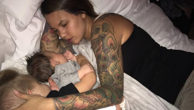 Dads Post Supporting Wife Co Sleeping With Baby Goes Viral Sparks Debate Cbs News Dads Post Supporting Wife Co Sleeping With Baby Goes Viral Sparks Debate Cbs News