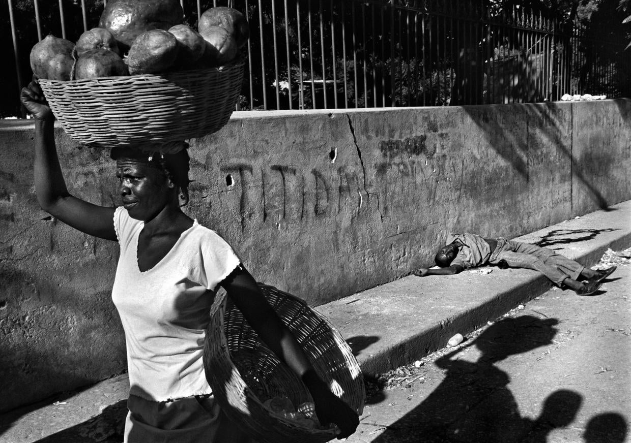 Pulitzer Prize-winning photographer Carol Guzy - CBS News