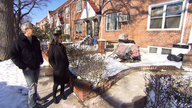 lucy-liu-mo-at-her-childhood-home-in-queens-620.jpg