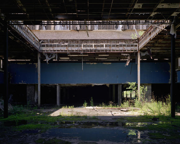 Shadows - Eerie photos of abandoned malls - Pictures - CBS News