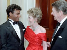 c40409-johnny-mathis-nancy-reagan-president-reagan.jpg