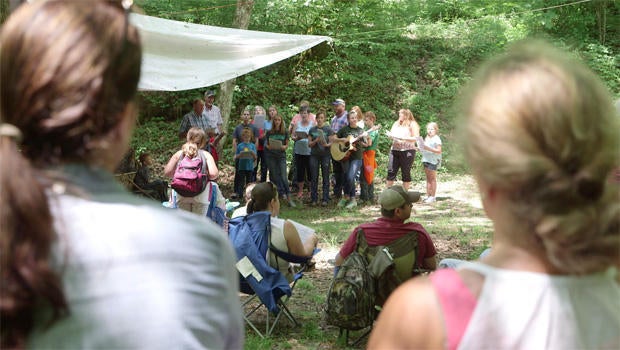 community-gathering-decoration-day-620.jpg