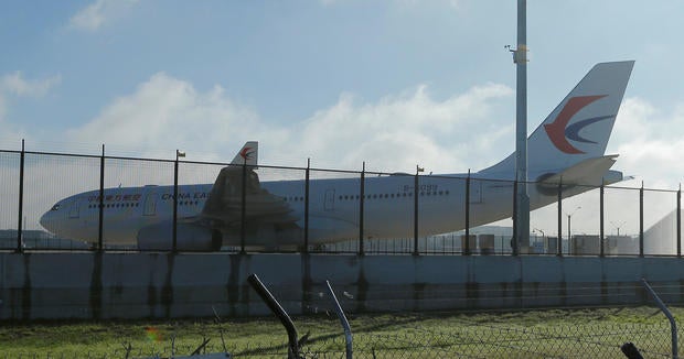 china-eastern-hole-engine-tarmac.jpg