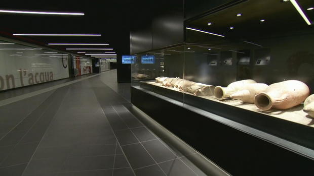 satmo-0617-rome-metro-artifacts.jpg