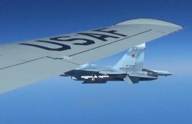 170622-intercept-russia-us-recon-jet-02.jpg