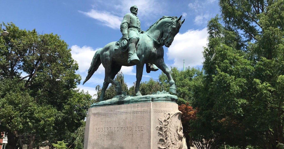 Charlottesville mayor calls for swift removal of Robert E. Lee statue