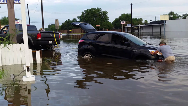 170808-ian-mckay-lsm-texas-flooding-01.png