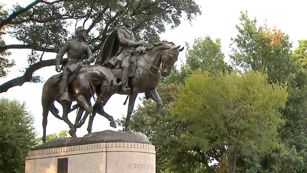 Robert E. Lee Statue In Dallas 