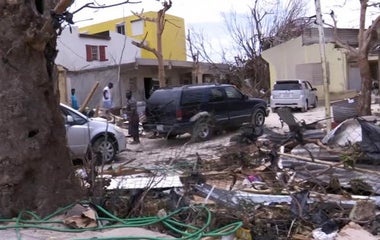 American stranded in St. Martin fears for safety 