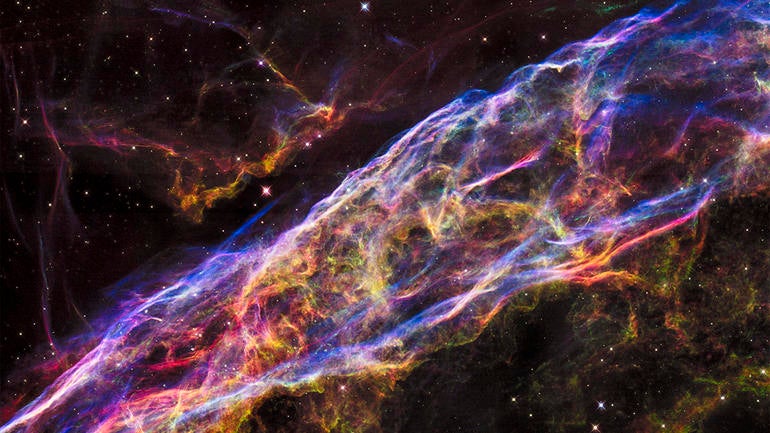 ot-hubblevastb-veilnebula.jpg