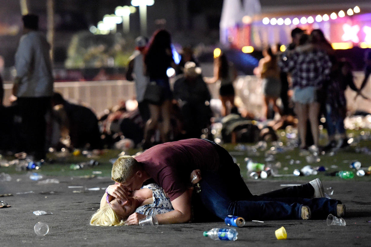 Las Vegas shooting near Mandalay Bay leaves dead at country music