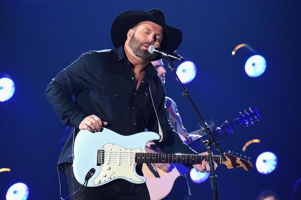 Garth Brooks sets CBS TV special