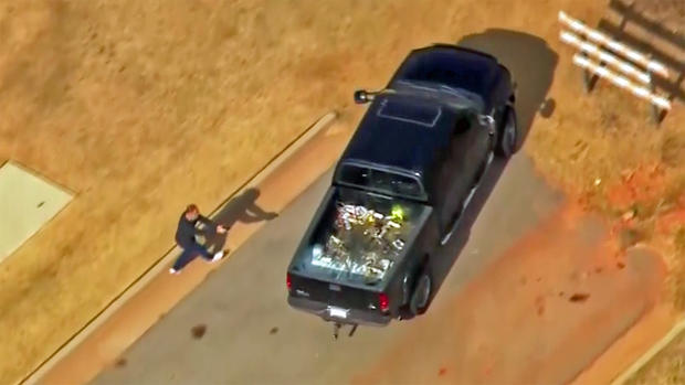 Bystander Shoots Out Tire of Stolen Pickup in Oklahoma Police Chase (CBS) 