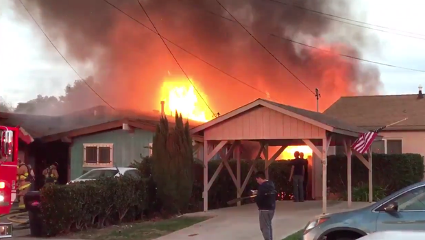Small Plane Crashes into Clairemont Home, Killing 2 and Igniting Fire Small Plane Crashes into Clairemont Home, Killing 2 and Igniting Fire
