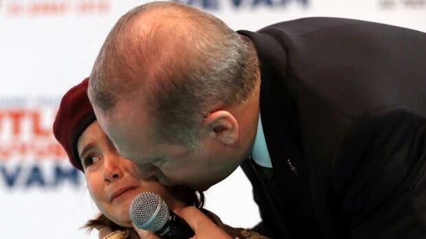 erdogan-girl-ap-18058388353988.jpg