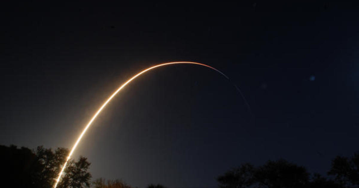 SpaceX Falcon 9 boosts Spanish communications satellite into space
