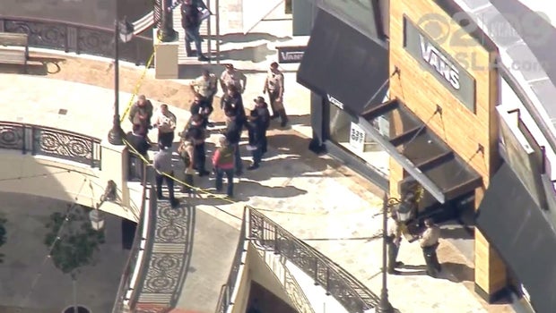 Gunman kills 1 at Southern California mall, wounds himself