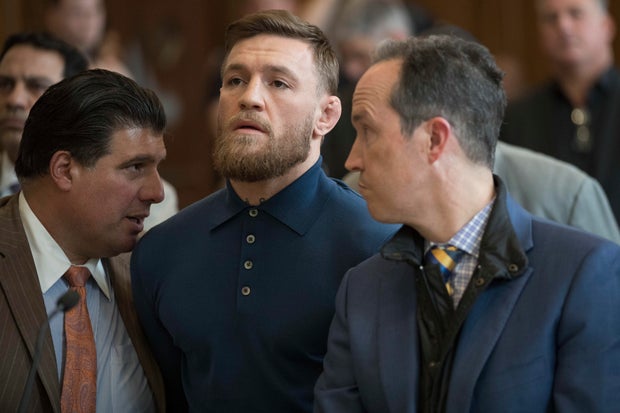 CORRECTION UFC McGregor Scuffle