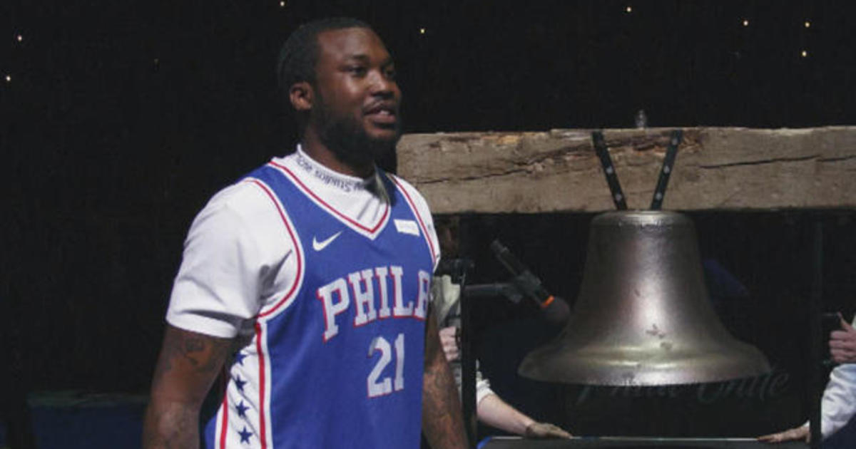 Meek Mill released from prison, attends 76ers game
