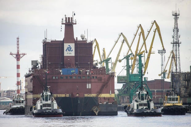 The "Akademik Lomonosov", the world’s first floating nuclear power plant, leaves St. Petersburg under tow, towards Murmansk