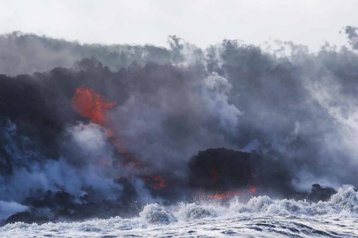 Hawaii Kilauea Volcano Lava From Kilauea Volcano Enters Ocean Creates Toxic Cloud Cbs News