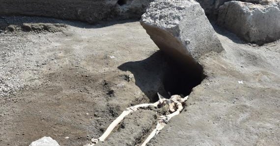 Pompeii man crushed trying to flee Mt Vesuvius eruption was hit by huge
