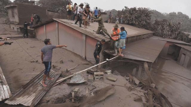 Guatemala Volcano New Eruptions Of Lava Prompt Panic More Evacuations Today 18 6 6 Cbs News