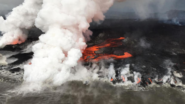 hawaii-volcano-ocean-entry-june-14-usgs.jpg 