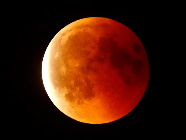 How To Watch This Week S Spectacular Super Flower Blood Moon Lunar Eclipse Cbs News