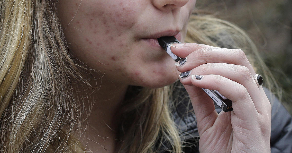New warnings of link between lung disease in teens and e-cigarettes