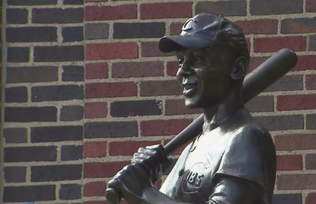 Ernie Banks statue 
