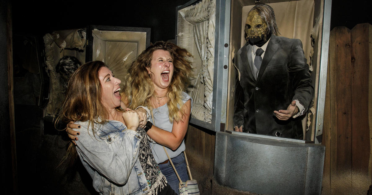 Terrified Reactions At Haunted Houses Cbs News