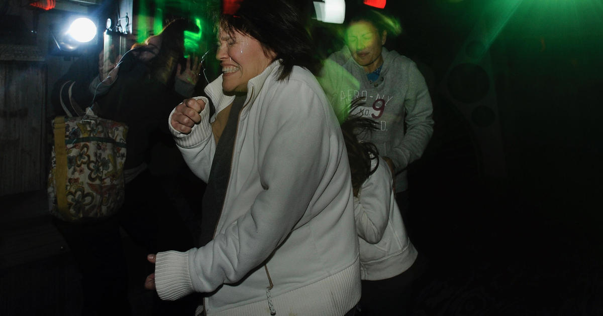 Terrified Reactions At Haunted Houses Cbs News