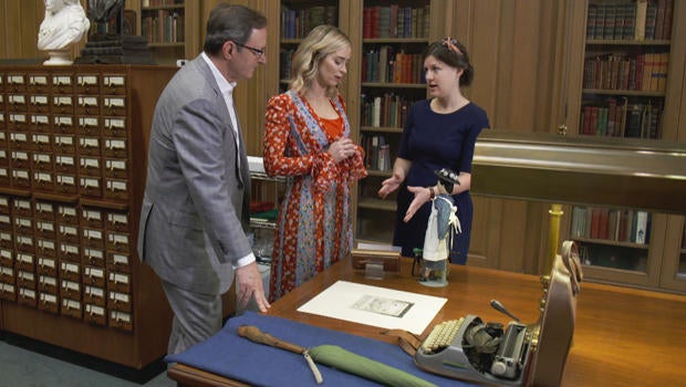 mary-poppins-emily-blunt-anthonymason-pl-travers-mementos-620.jpg