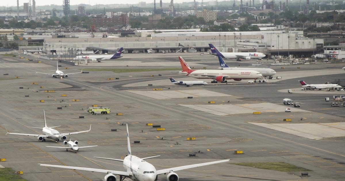 Measles outbreak latest: Potential exposure reported at New Jersey's Newark Liberty International Airport - CBS News thumbnail