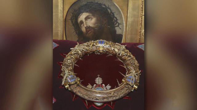 Notre Dame Cathedral Fire Crown Of Thorns Tunic Of St Louis Among Items Rescued From Notre Dame Fire In Paris Cbs News