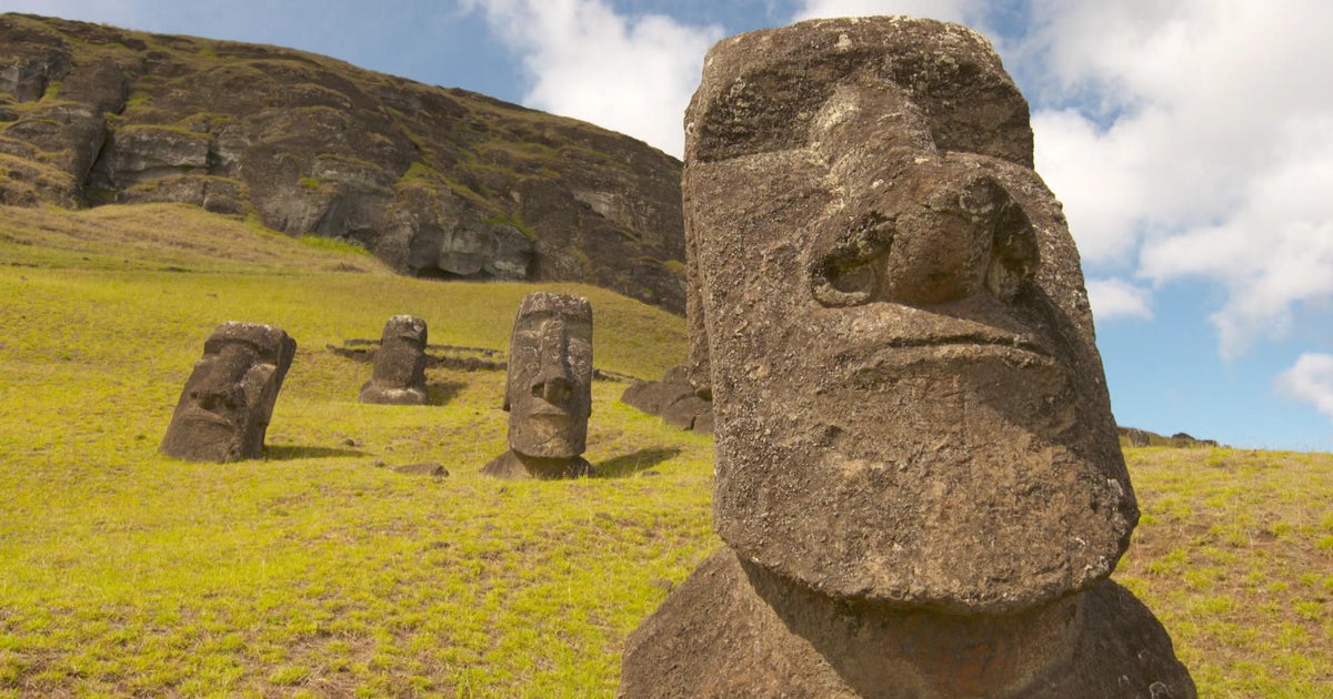 Easter Island Heads Famous moai statues slowly fading away 60