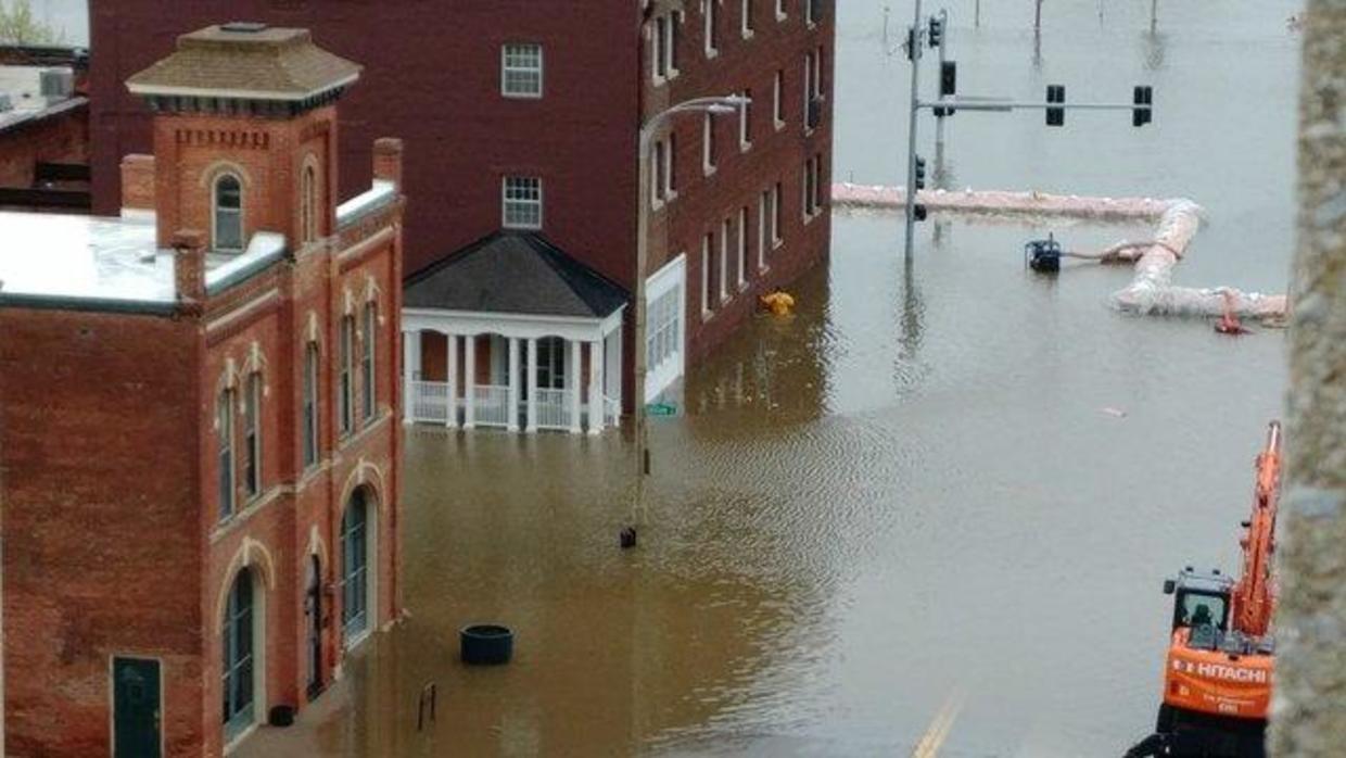 Flooding in Davenport, Iowa Flood barrier fails along Mississippi