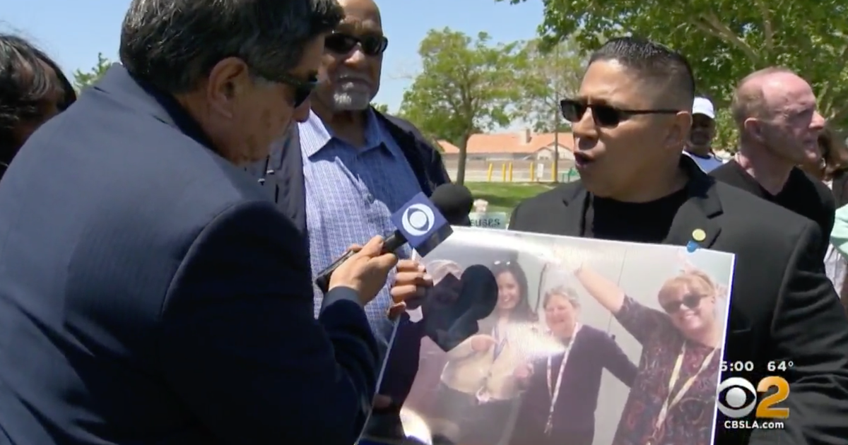 Four Palmdale California Elementary School Teachers Suspended After Photo Emerges Of Them Holding A Noose And Smiling Cbs News