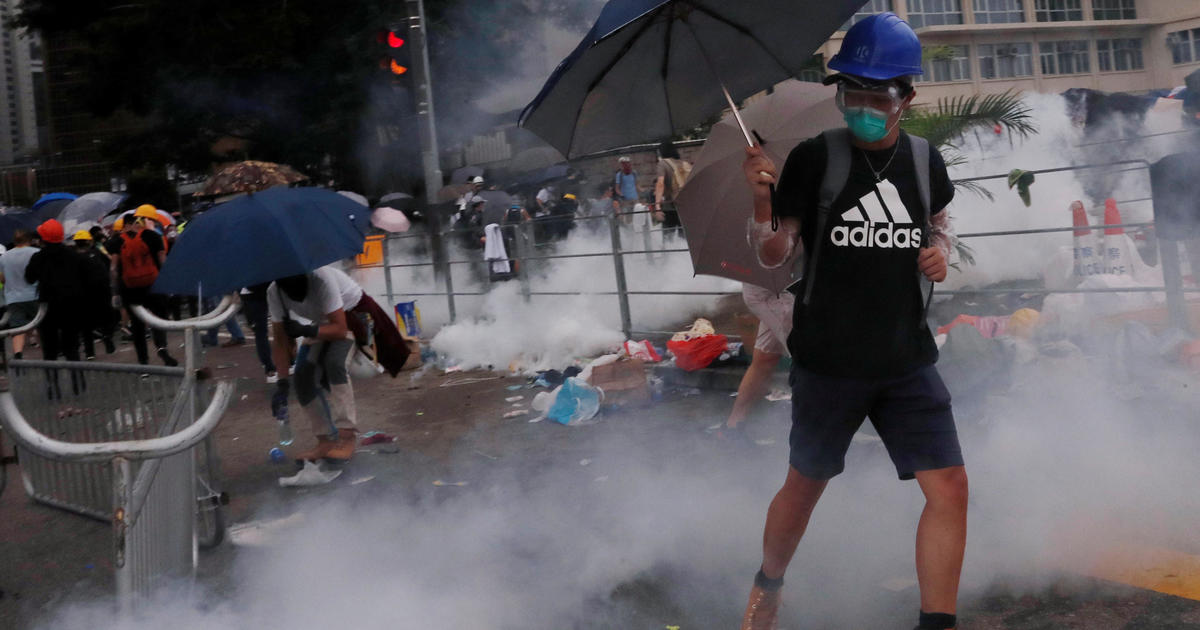 Hong Kong Protests Police Fire Tear Gas At Protesters Opposing Extradition Bill Tens Of