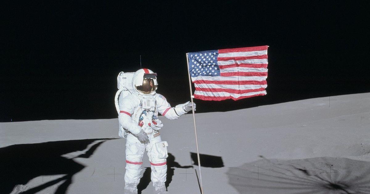 fist man on the moon pictures