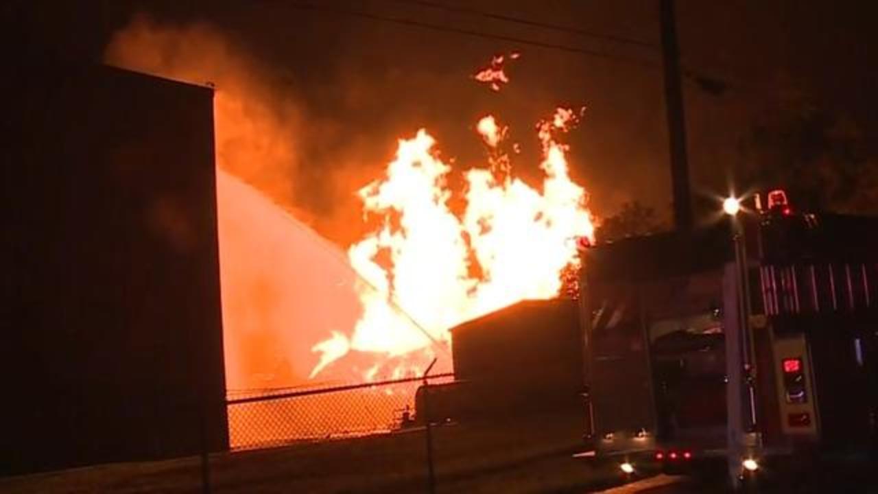 Fire Destroys Nearly 45 000 Barrels Of Jim Beam Whiskey At Kentucky Warehouse Cbs News - beam city roblox