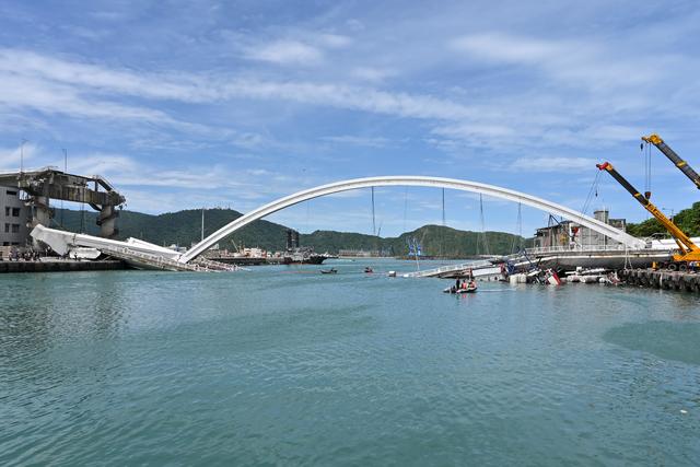 Bridge Collapse In Taiwan Caught On Video As Oil Tanker