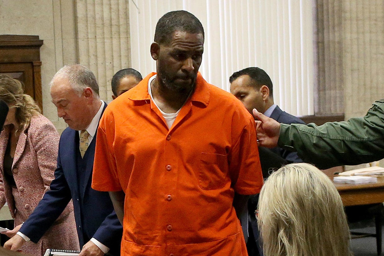 R. Kelly cites coronavirus in seeking release from jail pending trial(02)
