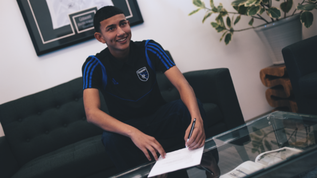 Ochoa-Signing-Contract-earthquakes-photo-.png 
