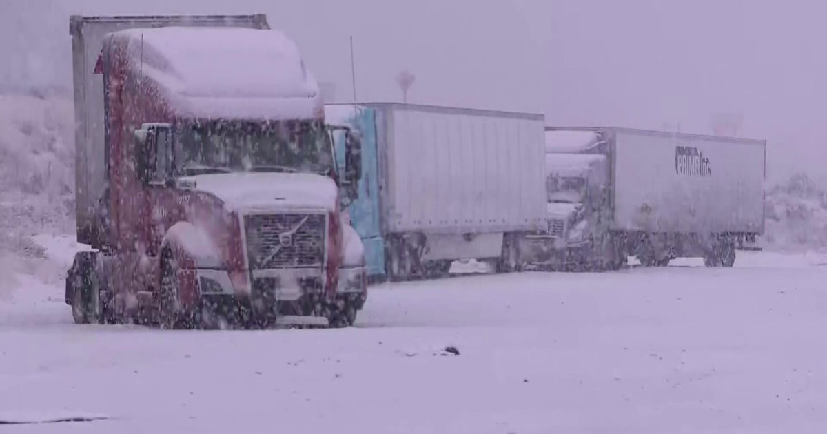 Thanksgiving Weather Snow And Bomb Cyclone Cause Delays For Holiday Travelers Today Latest Forecast Cbs News