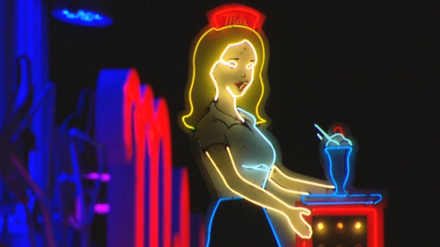 neon-mels-diner-promo.jpg 