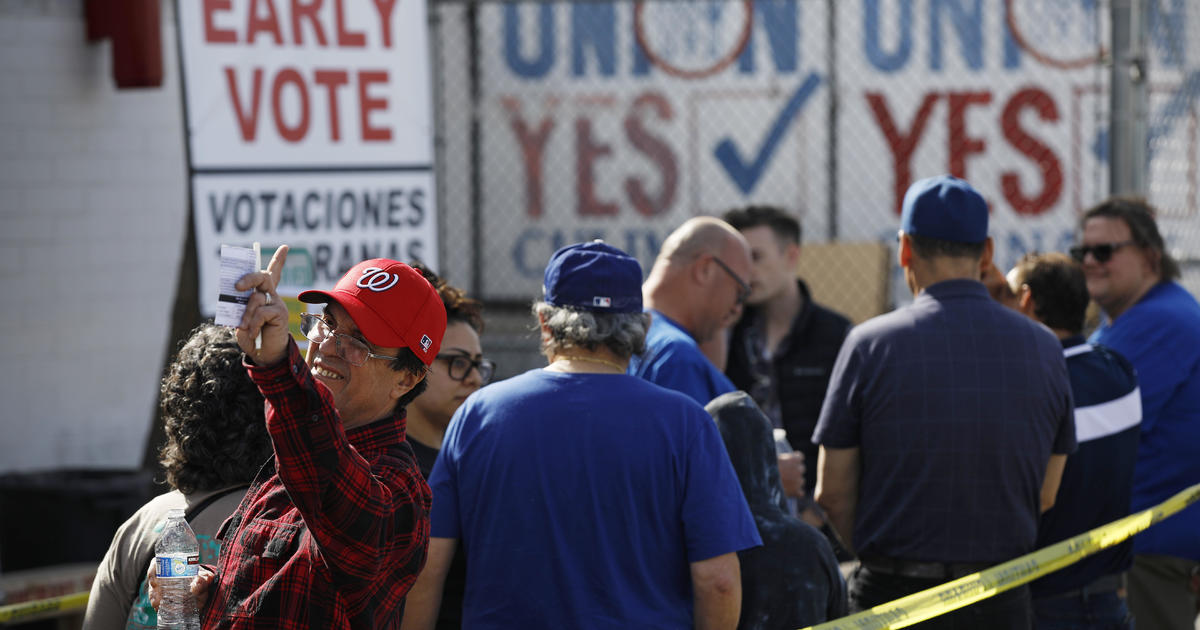 Democrats Make Final Push Ahead Of Nevada Caucuses - CBS News