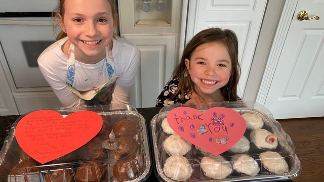 phoebe-and-pepper-zalewskicupcakes-for-nurses-and-doctors.jpg