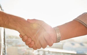 sm-j-forair-rocca-handshake-0412200-2054617-640x360.jpg 